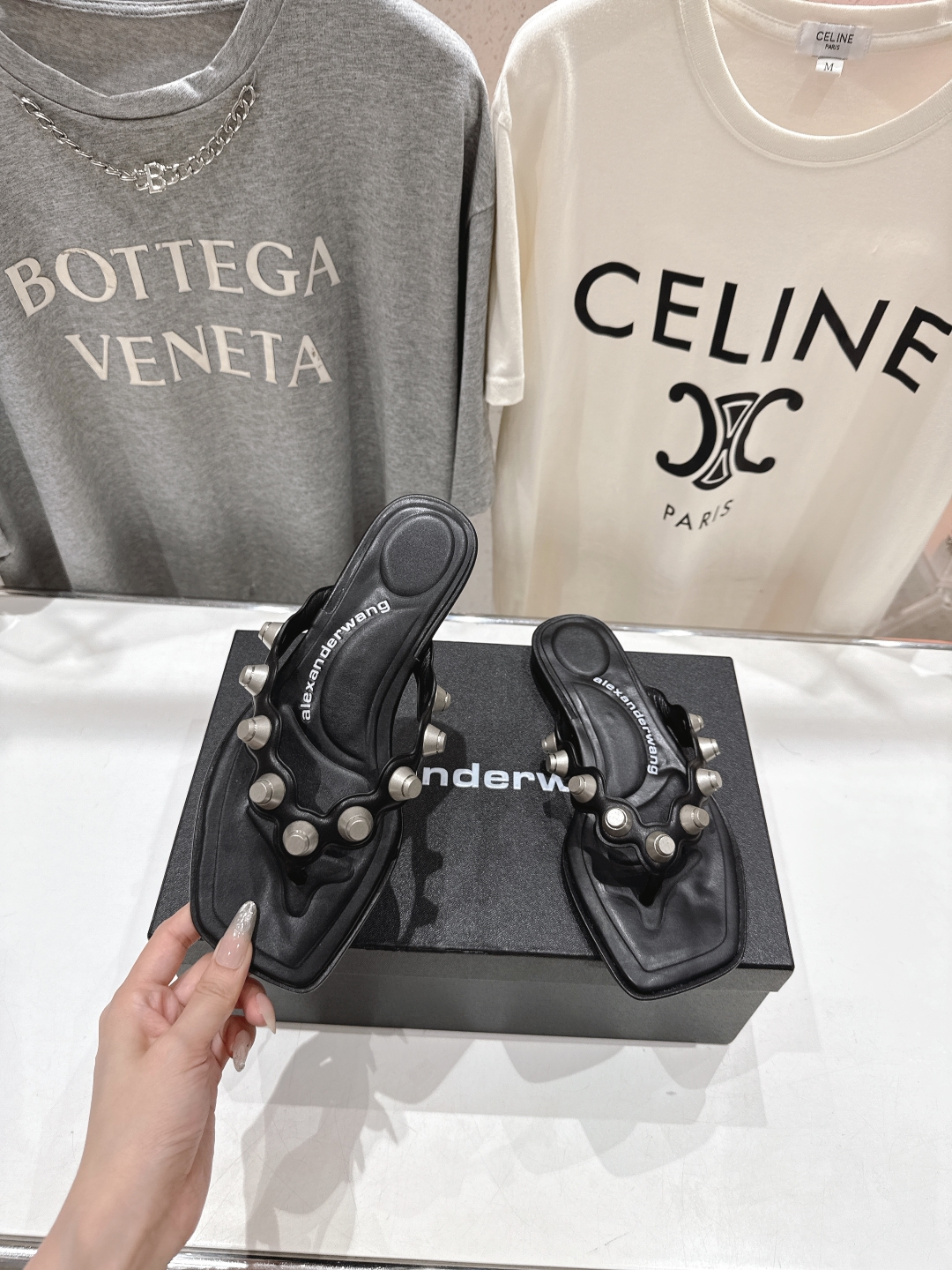 高版本出厂
「𝔸𝕝𝕖𝕩𝕒𝕟𝕕𝕖𝕣 𝕨𝕒𝕟𝕘」Alexander wang大王25ss/夏季新款夹脚拖鞋人