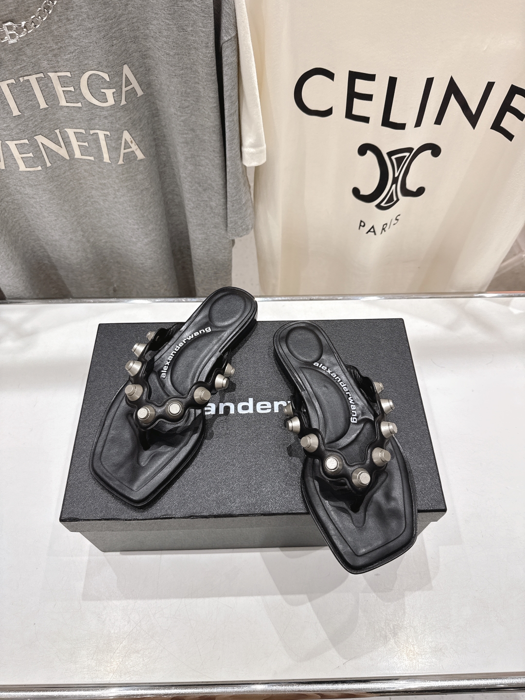 高版本出厂
「𝔸𝕝𝕖𝕩𝕒𝕟𝕕𝕖𝕣 𝕨𝕒𝕟𝕘」Alexander wang大王25ss/夏季新款夹脚拖鞋人