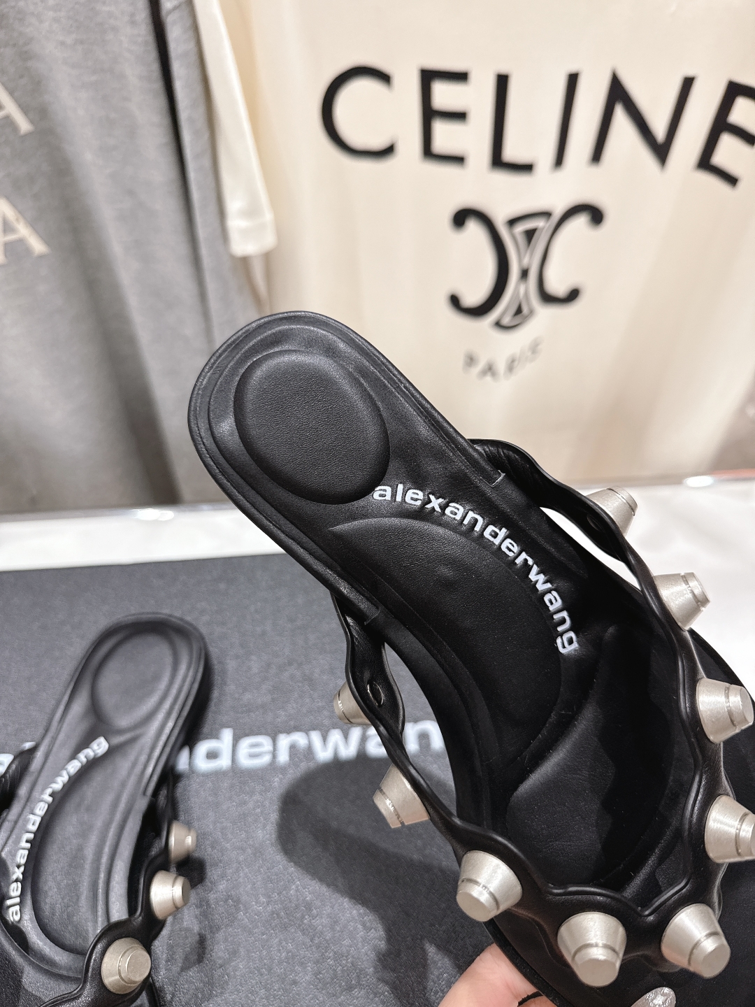 高版本出厂
「𝔸𝕝𝕖𝕩𝕒𝕟𝕕𝕖𝕣 𝕨𝕒𝕟𝕘」Alexander wang大王25ss/夏季新款夹脚拖鞋人