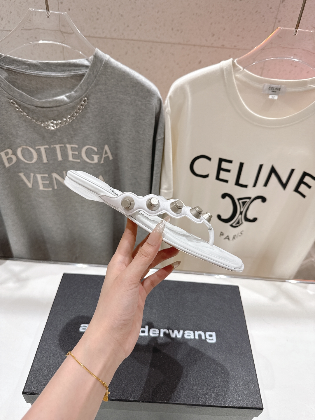 高版本出厂
「𝔸𝕝𝕖𝕩𝕒𝕟𝕕𝕖𝕣 𝕨𝕒𝕟𝕘」Alexander wang大王25ss/夏季新款夹脚拖鞋人