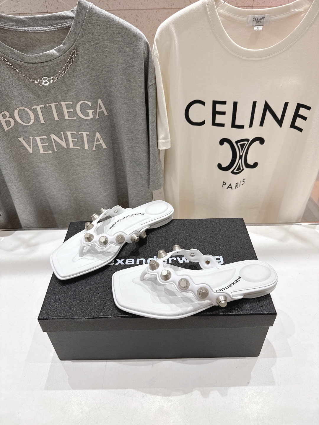 高版本出厂
「𝔸𝕝𝕖𝕩𝕒𝕟𝕕𝕖𝕣 𝕨𝕒𝕟𝕘」Alexander wang大王25ss/夏季新款夹脚拖鞋人