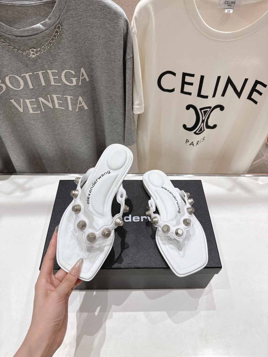 高版本出厂
「𝔸𝕝𝕖𝕩𝕒𝕟𝕕𝕖𝕣 𝕨𝕒𝕟𝕘」Alexander wang大王25ss/夏季新款夹脚拖鞋人