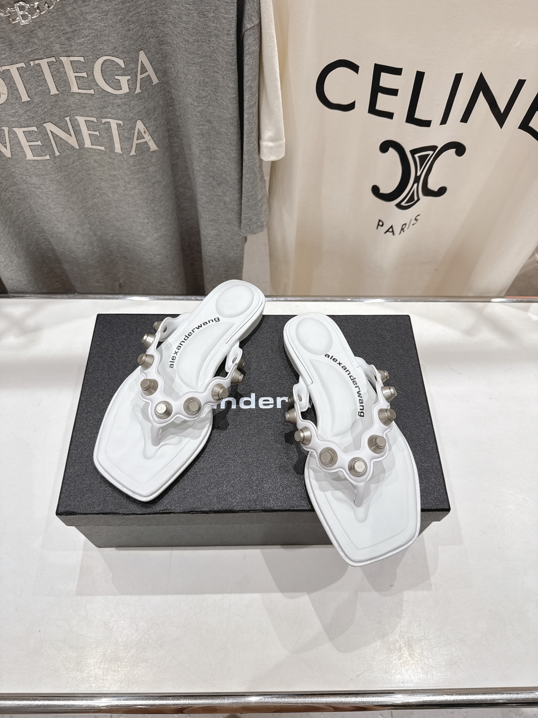 高版本出厂
「𝔸𝕝𝕖𝕩𝕒𝕟𝕕𝕖𝕣 𝕨𝕒𝕟𝕘」Alexander wang大王25ss/夏季新款夹脚拖鞋人