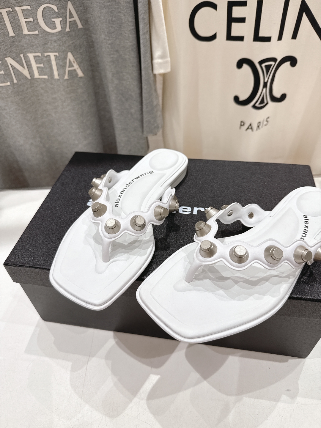 高版本出厂
「𝔸𝕝𝕖𝕩𝕒𝕟𝕕𝕖𝕣 𝕨𝕒𝕟𝕘」Alexander wang大王25ss/夏季新款夹脚拖鞋人