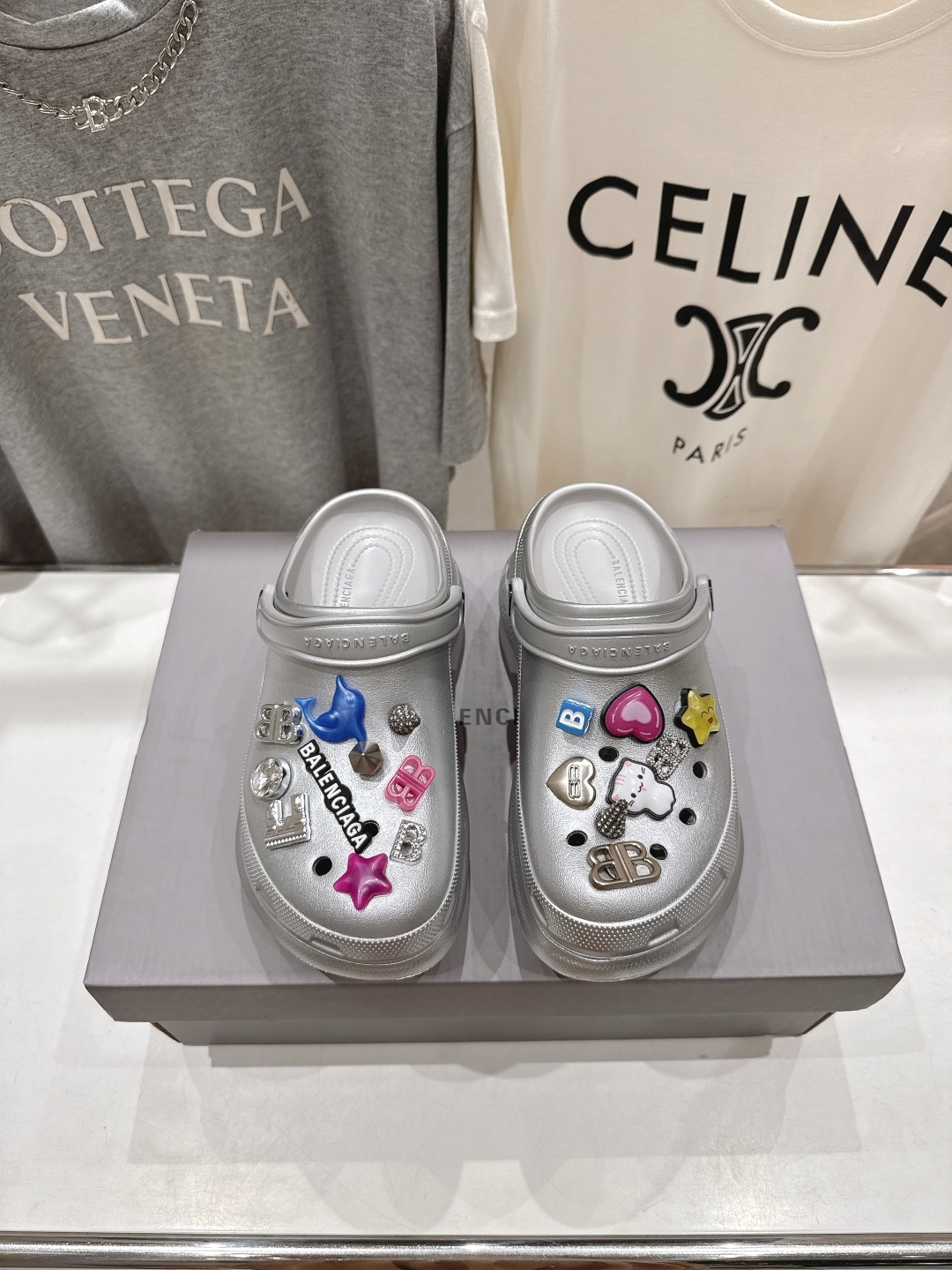 高版本出厂 男码+10
Balenciaga x Crocs~巴黎世家 & 卡骆驰联名款 2025ss