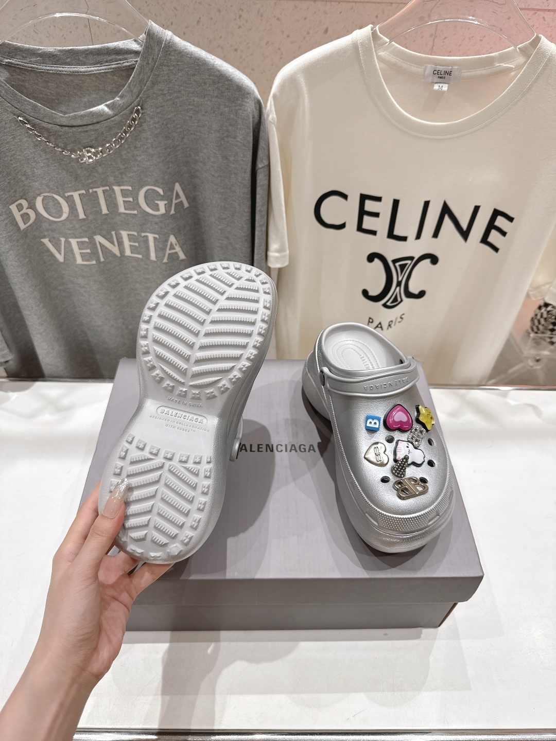 高版本出厂 男码+10
Balenciaga x Crocs~巴黎世家 & 卡骆驰联名款 2025ss