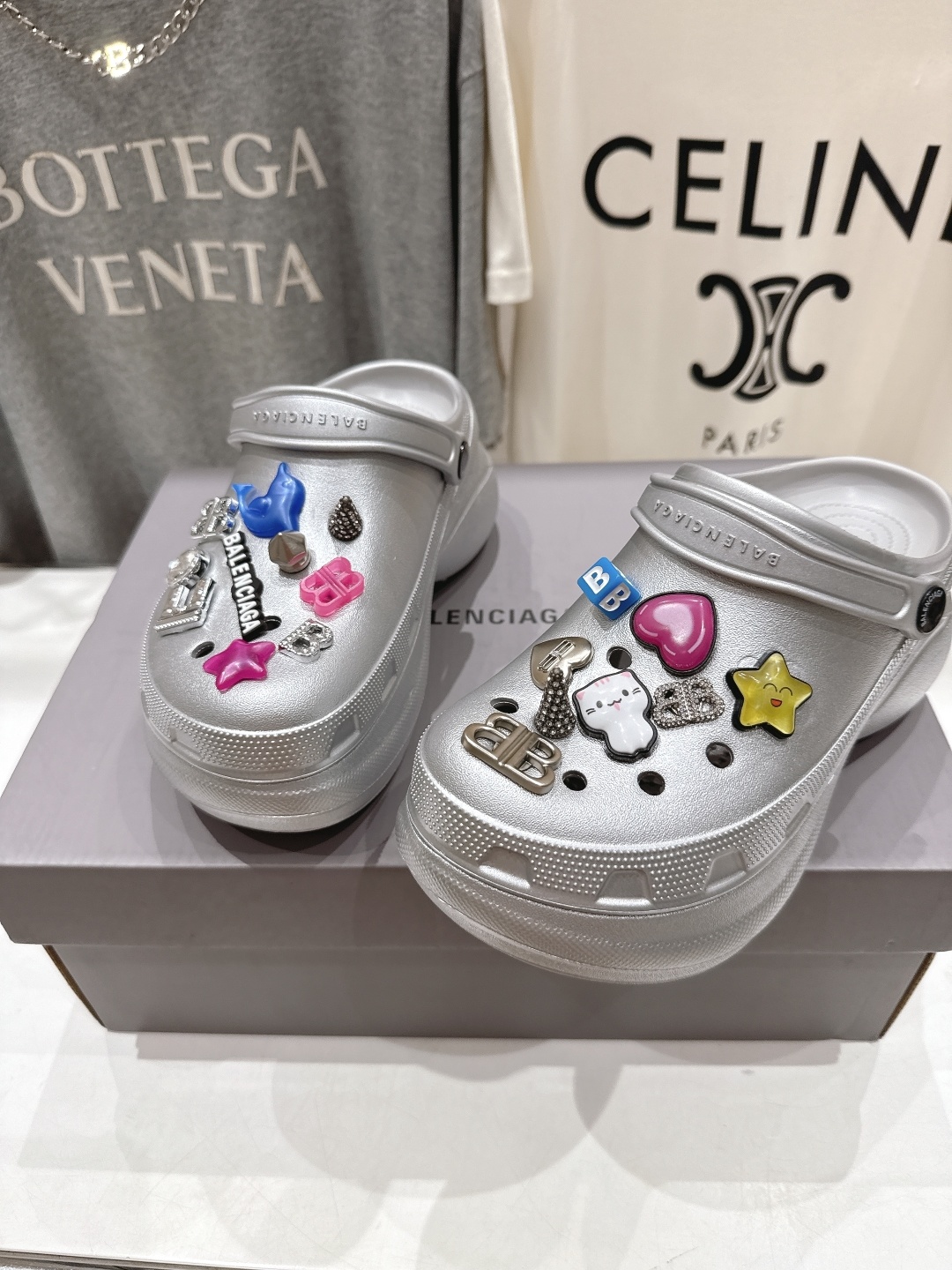 高版本出厂 男码+10
Balenciaga x Crocs~巴黎世家 & 卡骆驰联名款 2025ss