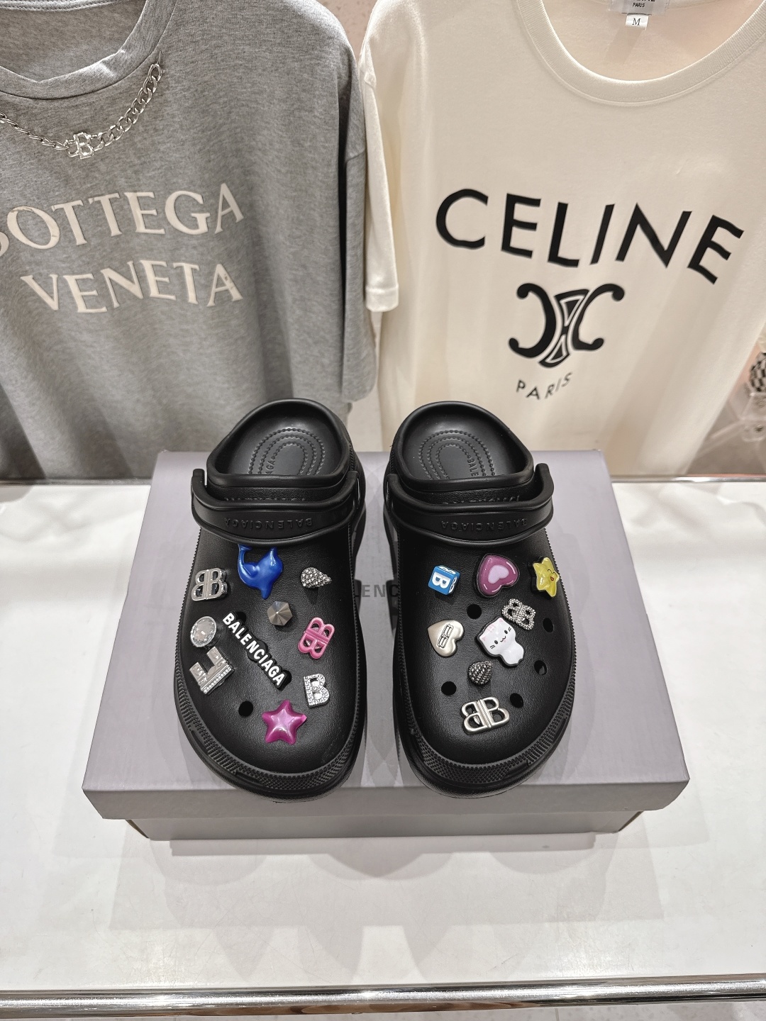 高版本出厂 男码+10
Balenciaga x Crocs~巴黎世家 & 卡骆驰联名款 2025ss