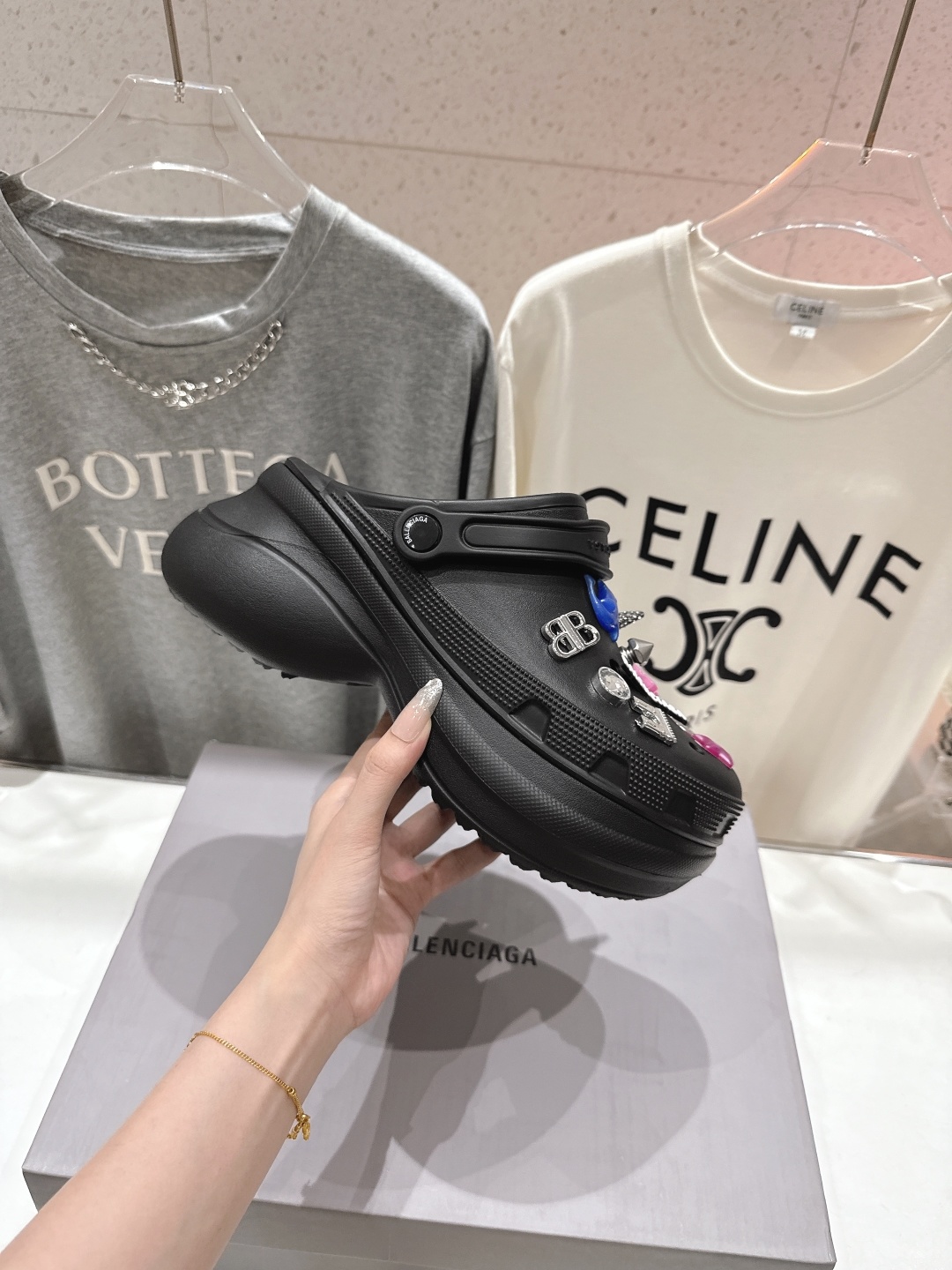 高版本出厂 男码+10
Balenciaga x Crocs~巴黎世家 & 卡骆驰联名款 2025ss