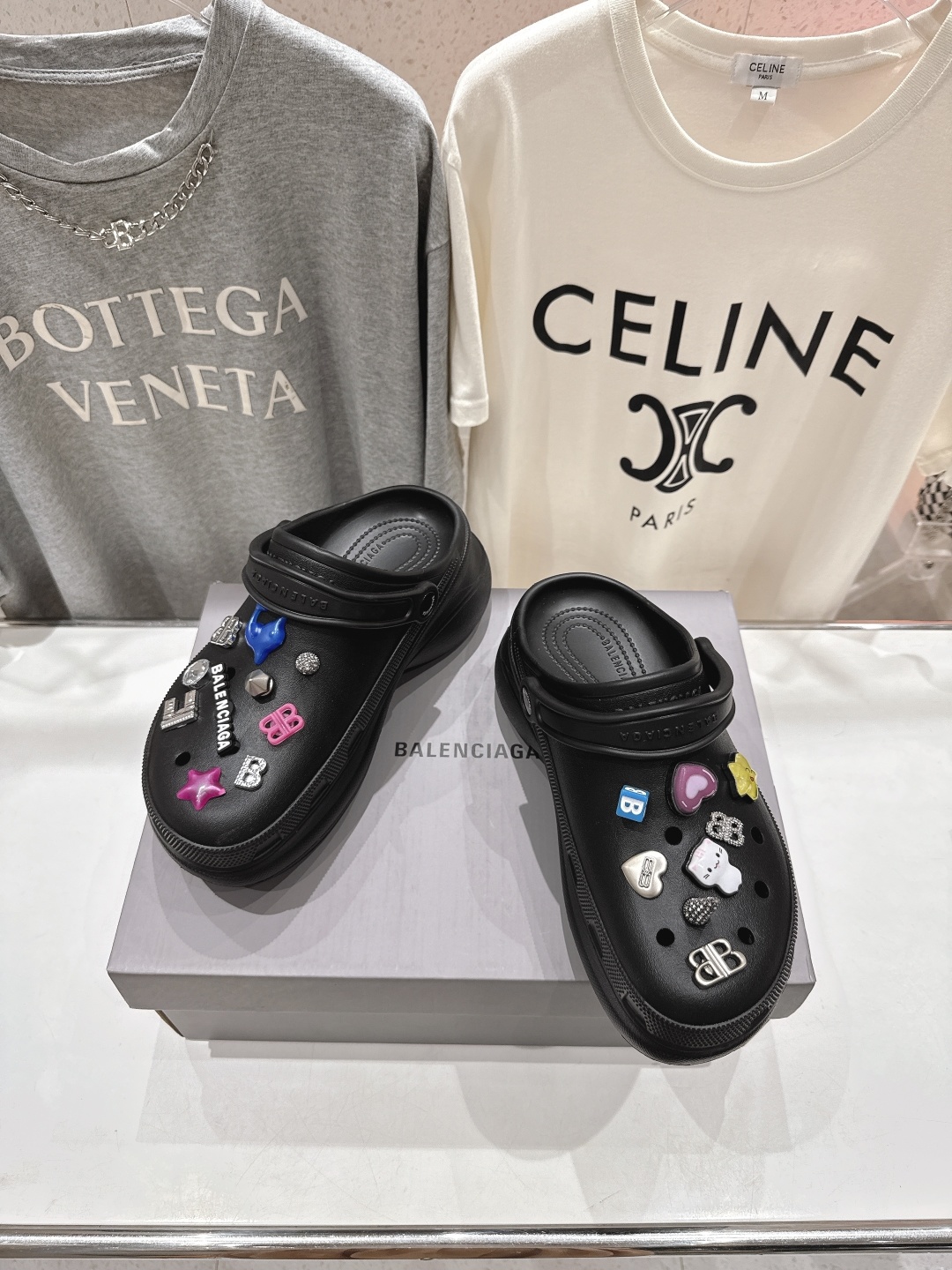 高版本出厂 男码+10
Balenciaga x Crocs~巴黎世家 & 卡骆驰联名款 2025ss