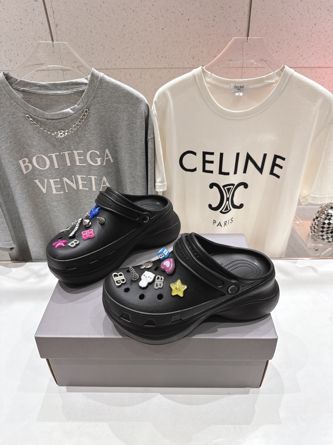 高版本出厂 男码+10
Balenciaga x Crocs~巴黎世家 & 卡骆驰联名款 2025ss