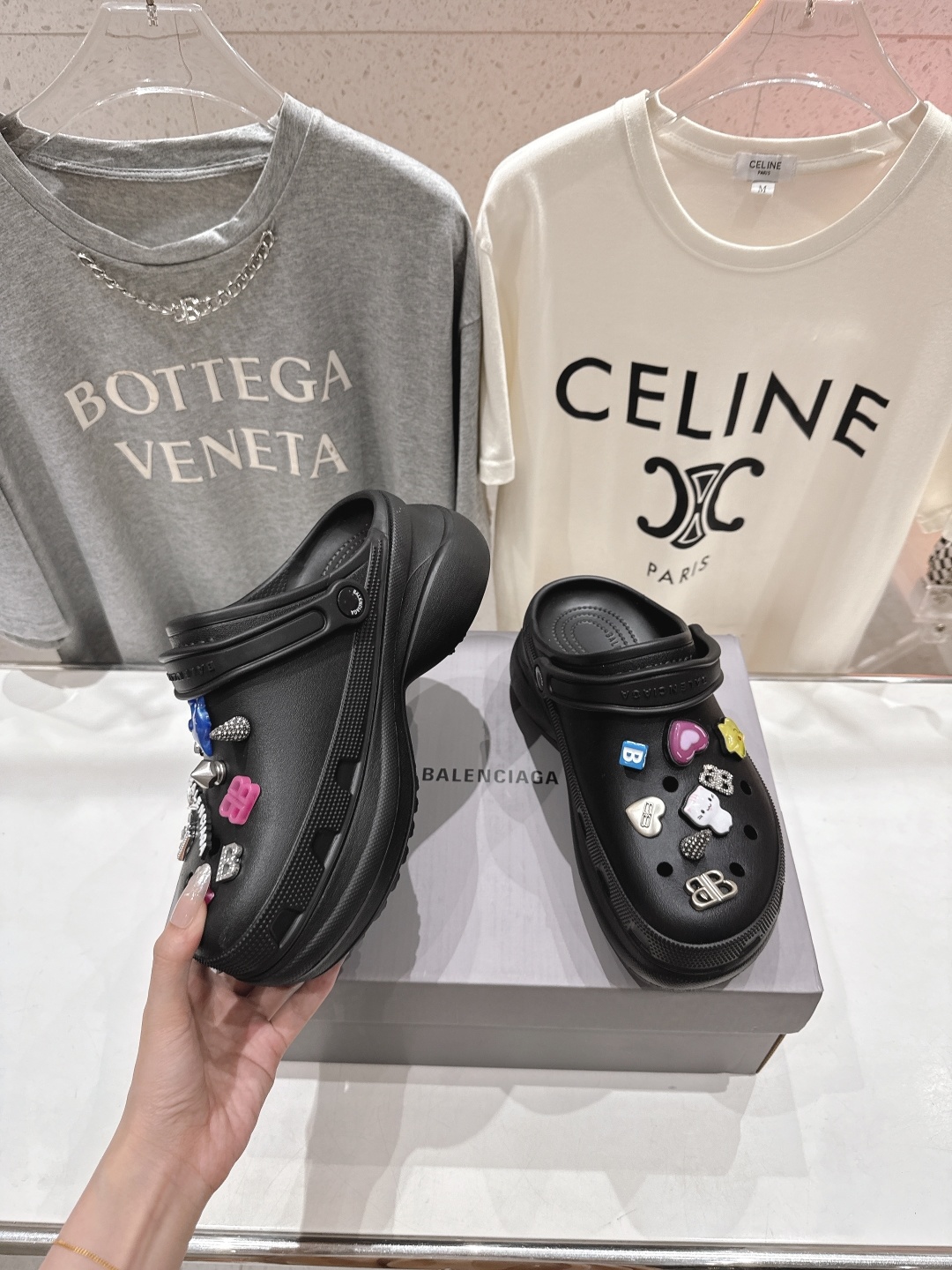 高版本出厂 男码+10
Balenciaga x Crocs~巴黎世家 & 卡骆驰联名款 2025ss