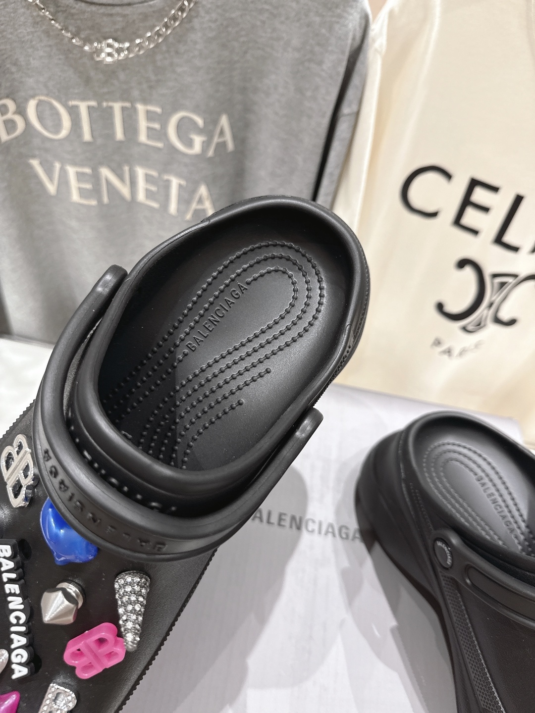 高版本出厂 男码+10
Balenciaga x Crocs~巴黎世家 & 卡骆驰联名款 2025ss