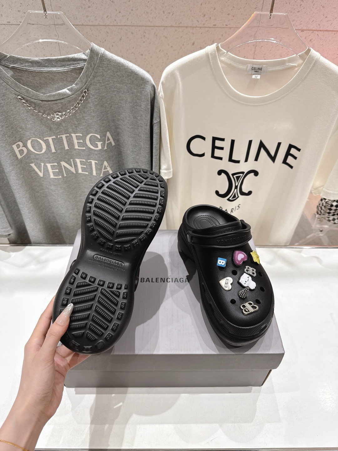 高版本出厂 男码+10
Balenciaga x Crocs~巴黎世家 & 卡骆驰联名款 2025ss