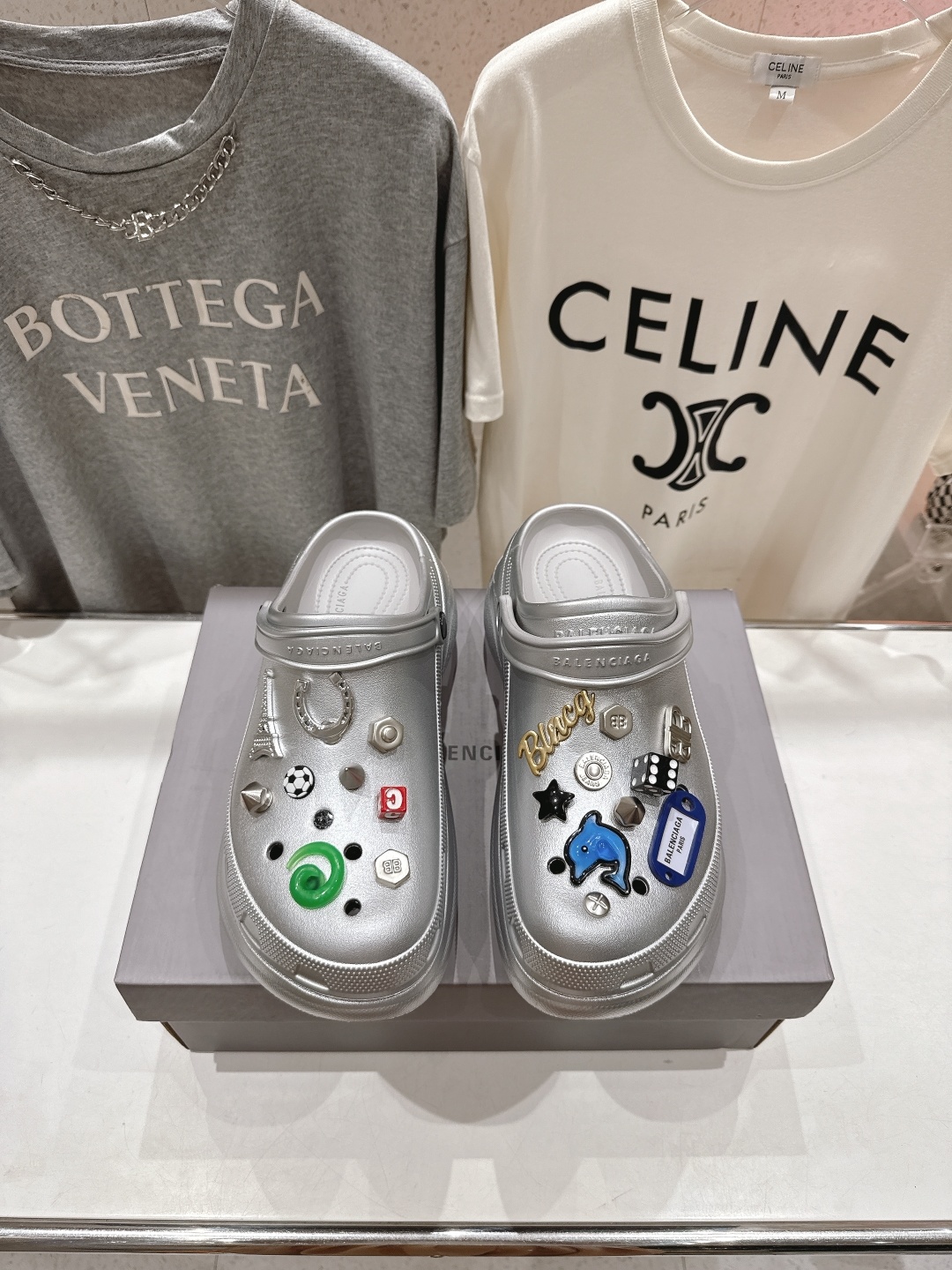 高版本出厂 男码+10
Balenciaga x Crocs~巴黎世家 & 卡骆驰联名款 2025ss