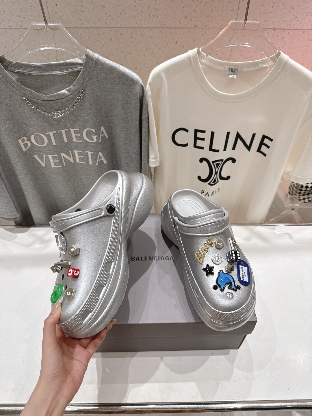 高版本出厂 男码+10
Balenciaga x Crocs~巴黎世家 & 卡骆驰联名款 2025ss