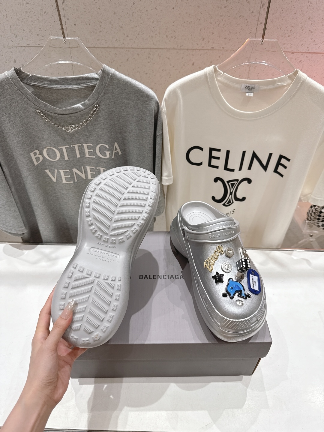 高版本出厂 男码+10
Balenciaga x Crocs~巴黎世家 & 卡骆驰联名款 2025ss
