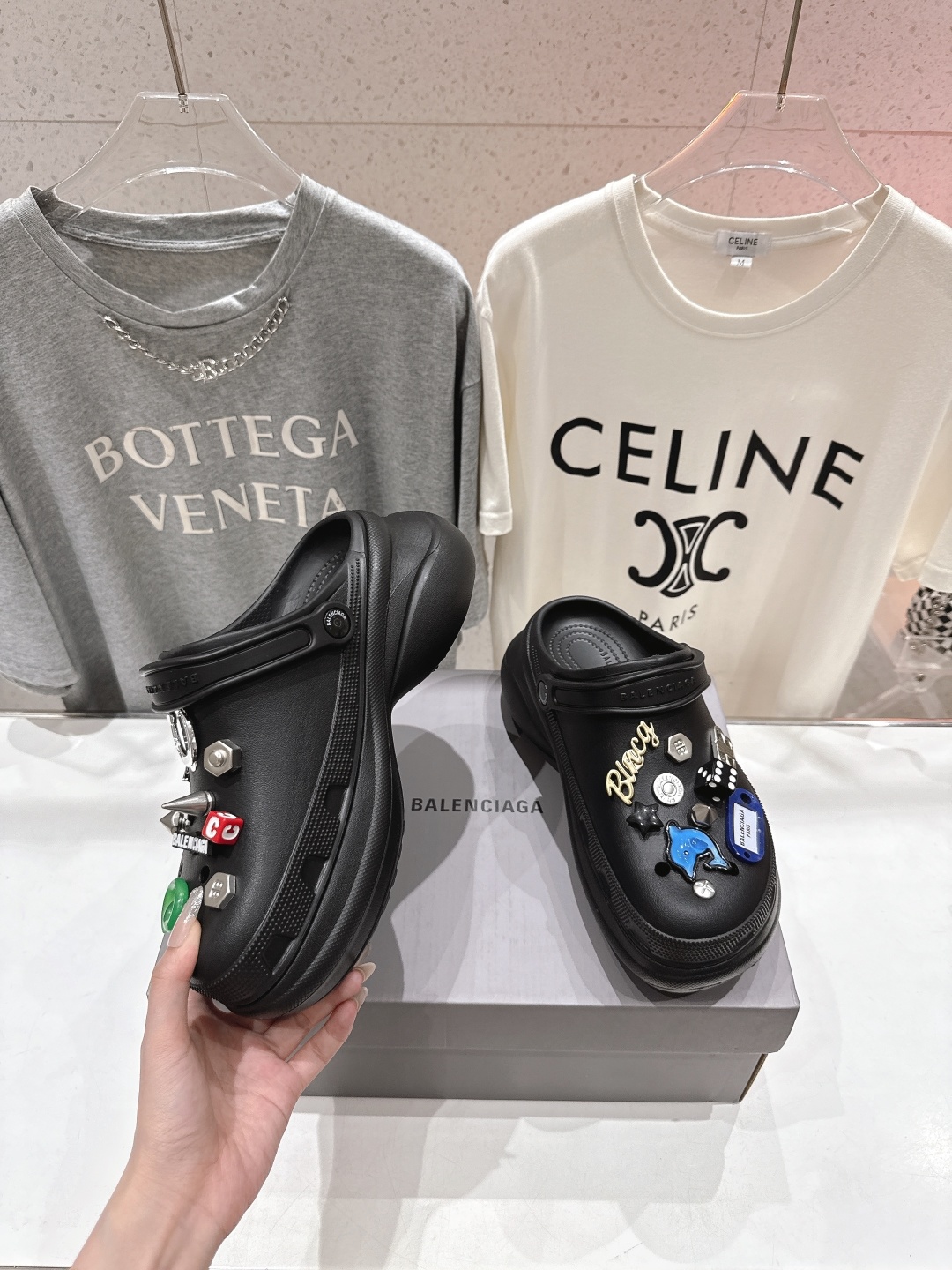 高版本出厂 男码+10
Balenciaga x Crocs~巴黎世家 & 卡骆驰联名款 2025ss