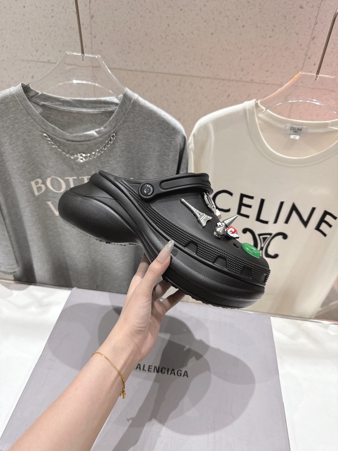 高版本出厂 男码+10
Balenciaga x Crocs~巴黎世家 & 卡骆驰联名款 2025ss
