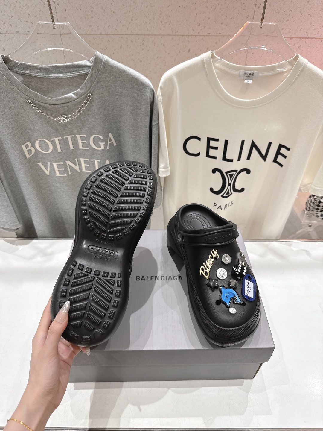 高版本出厂 男码+10
Balenciaga x Crocs~巴黎世家 & 卡骆驰联名款 2025ss