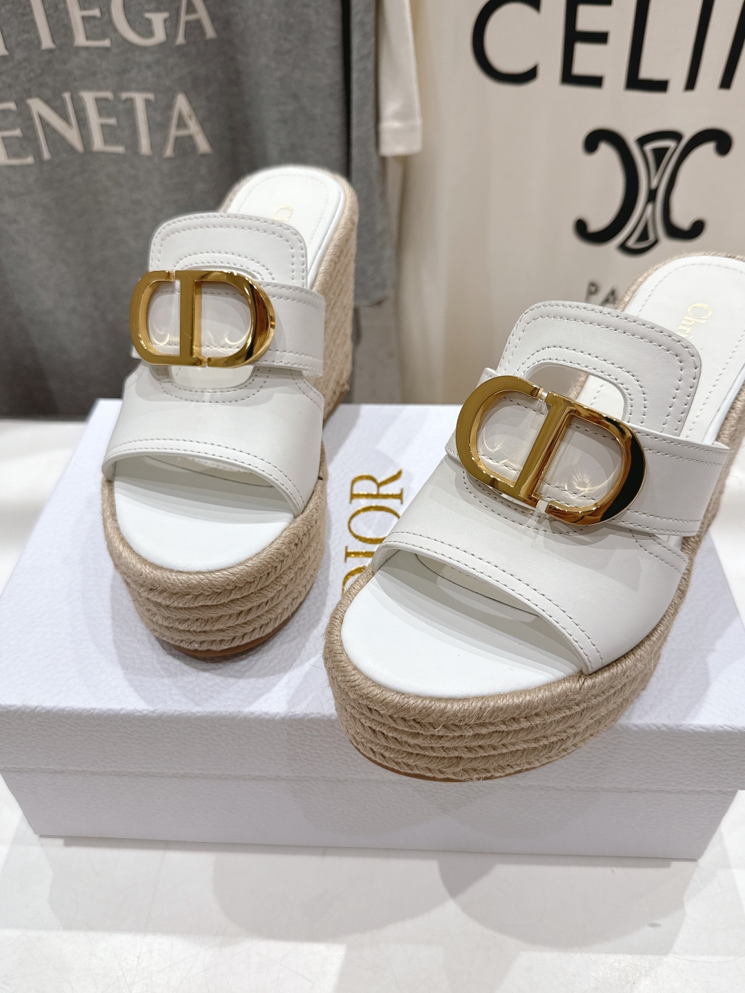 高版本出厂
  Dior*迪奥D家2025ss春夏新款仙女风坡跟厚底拖鞋

11原版复刻 市面上最高版本