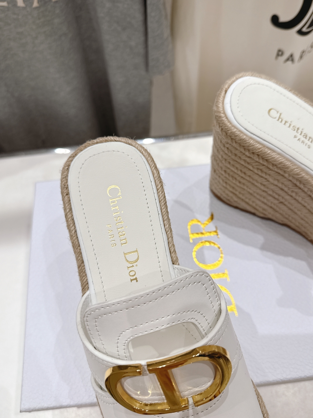 高版本出厂
  Dior*迪奥D家2025ss春夏新款仙女风坡跟厚底拖鞋

11原版复刻 市面上最高版本