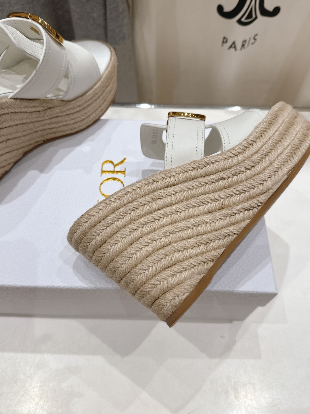 高版本出厂
  Dior*迪奥D家2025ss春夏新款仙女风坡跟厚底拖鞋

11原版复刻 市面上最高版本