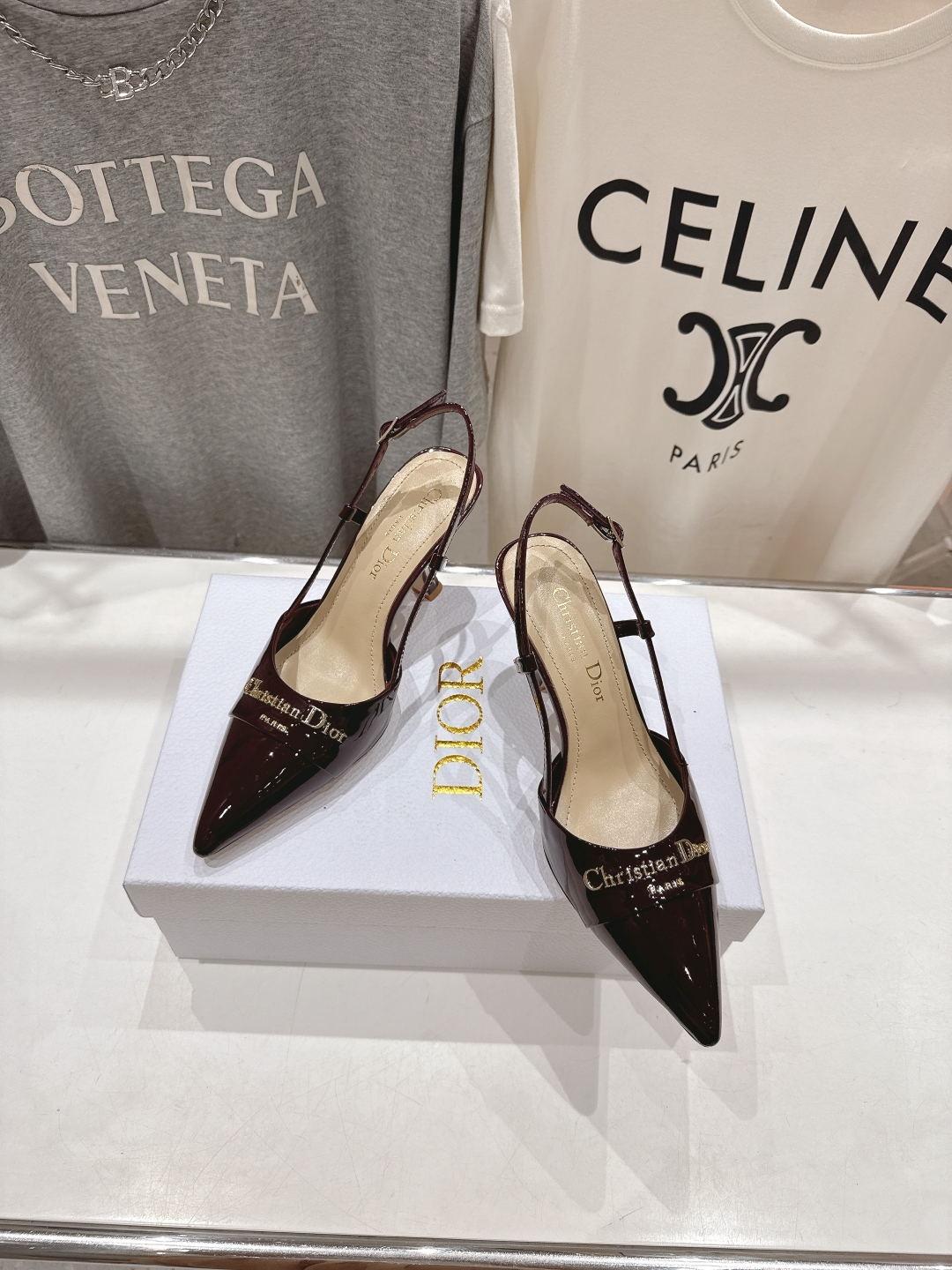 高版本出厂 
  DIOR*迪奥D家2025ss春夏新款尖头高跟鞋凉鞋时装鞋！顶级版本～
超美的脚踝扣上