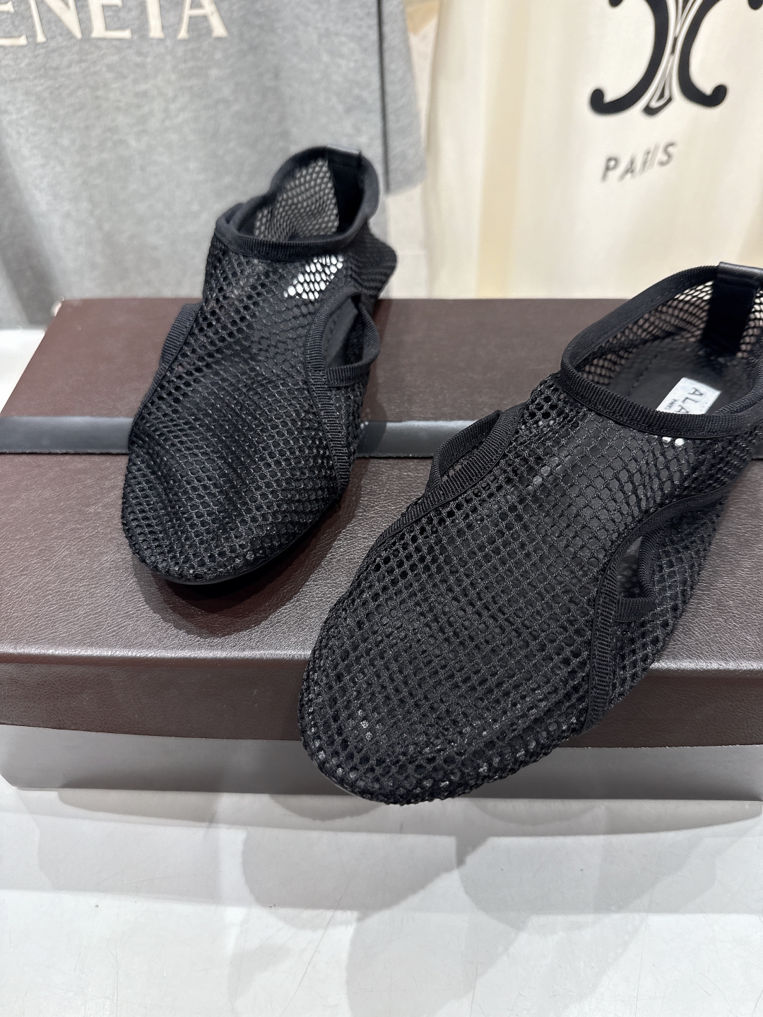 高版本出厂 
 独家新品 Alaia 阿莱亚25ss/ 走秀款网面平底鞋芭蕾舞鞋 最近超火的一款平底鞋
