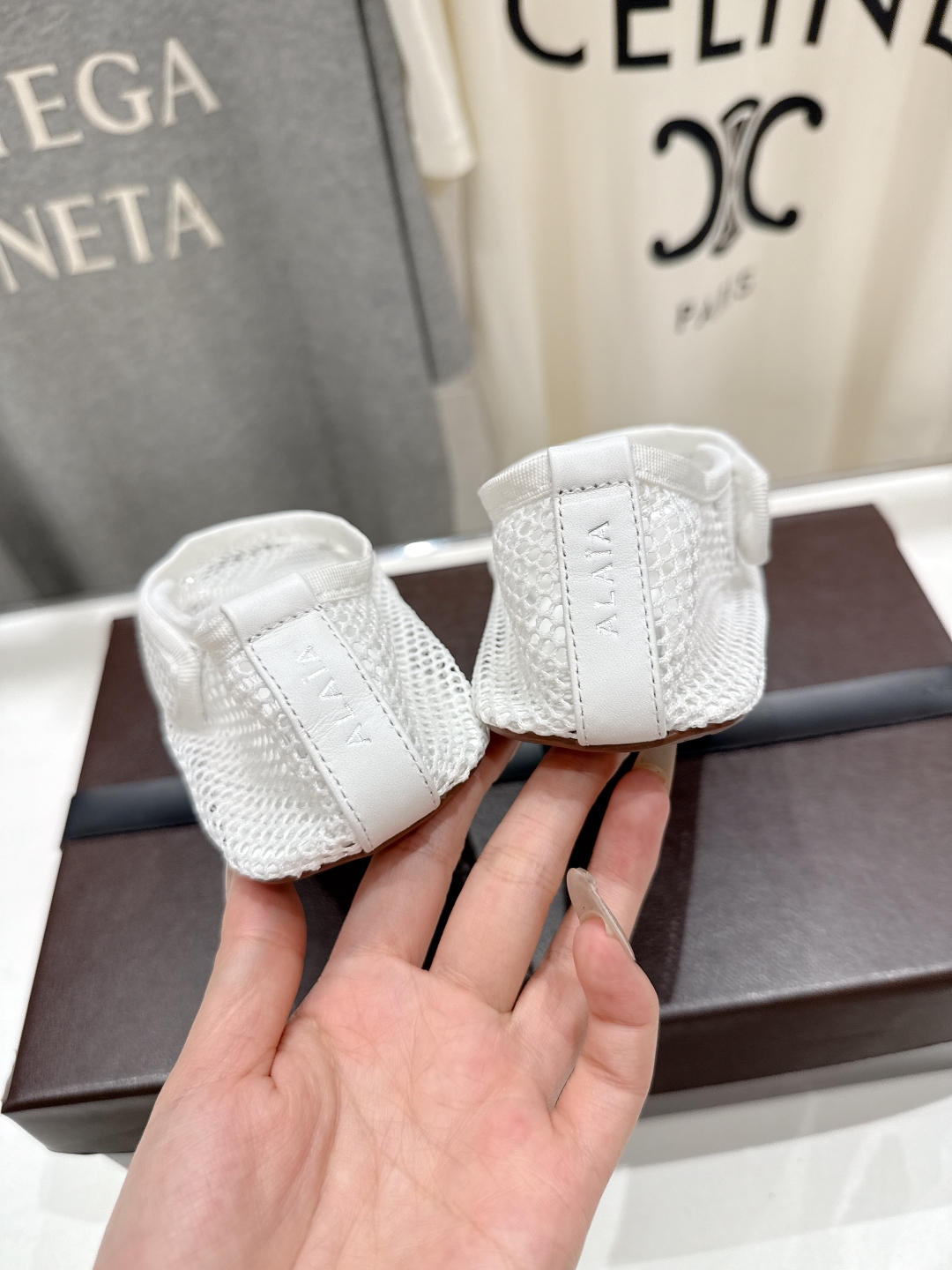 高版本出厂 
 独家新品 Alaia 阿莱亚25ss/ 走秀款网面平底鞋芭蕾舞鞋 最近超火的一款平底鞋
