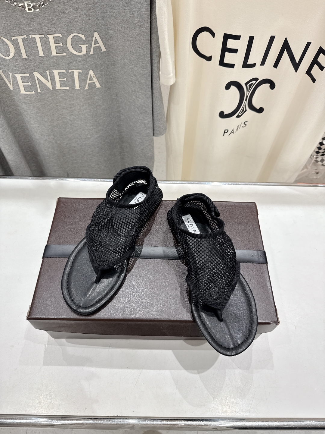 高版本出厂 
 独家新品 Alaia 阿莱亚25ss/ 走秀新款网面夹脚平底鞋芭蕾舞鞋 最近超火的一款平