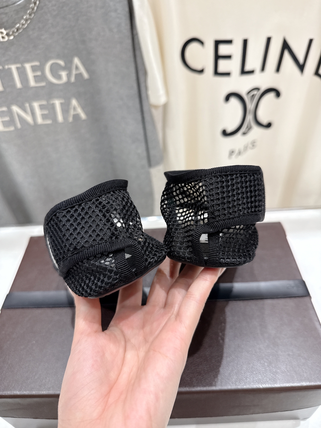 高版本出厂 
 独家新品 Alaia 阿莱亚25ss/ 走秀新款网面夹脚平底鞋芭蕾舞鞋 最近超火的一款平
