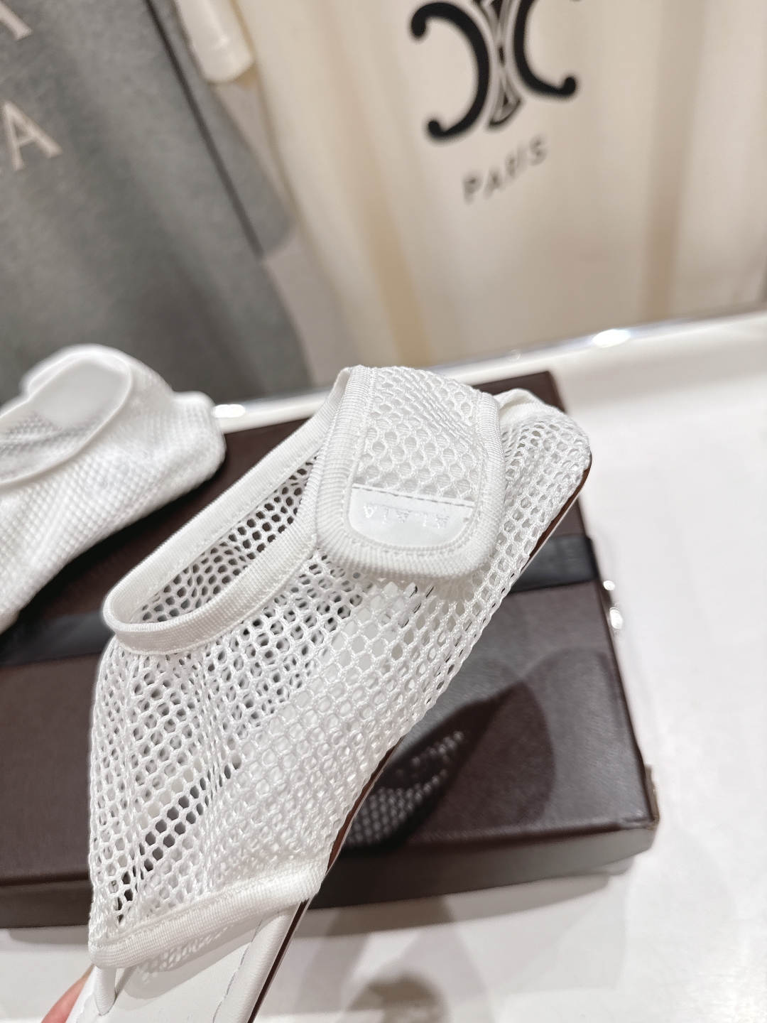 高版本出厂 
 独家新品 Alaia 阿莱亚25ss/ 走秀新款网面夹脚平底鞋芭蕾舞鞋 最近超火的一款平