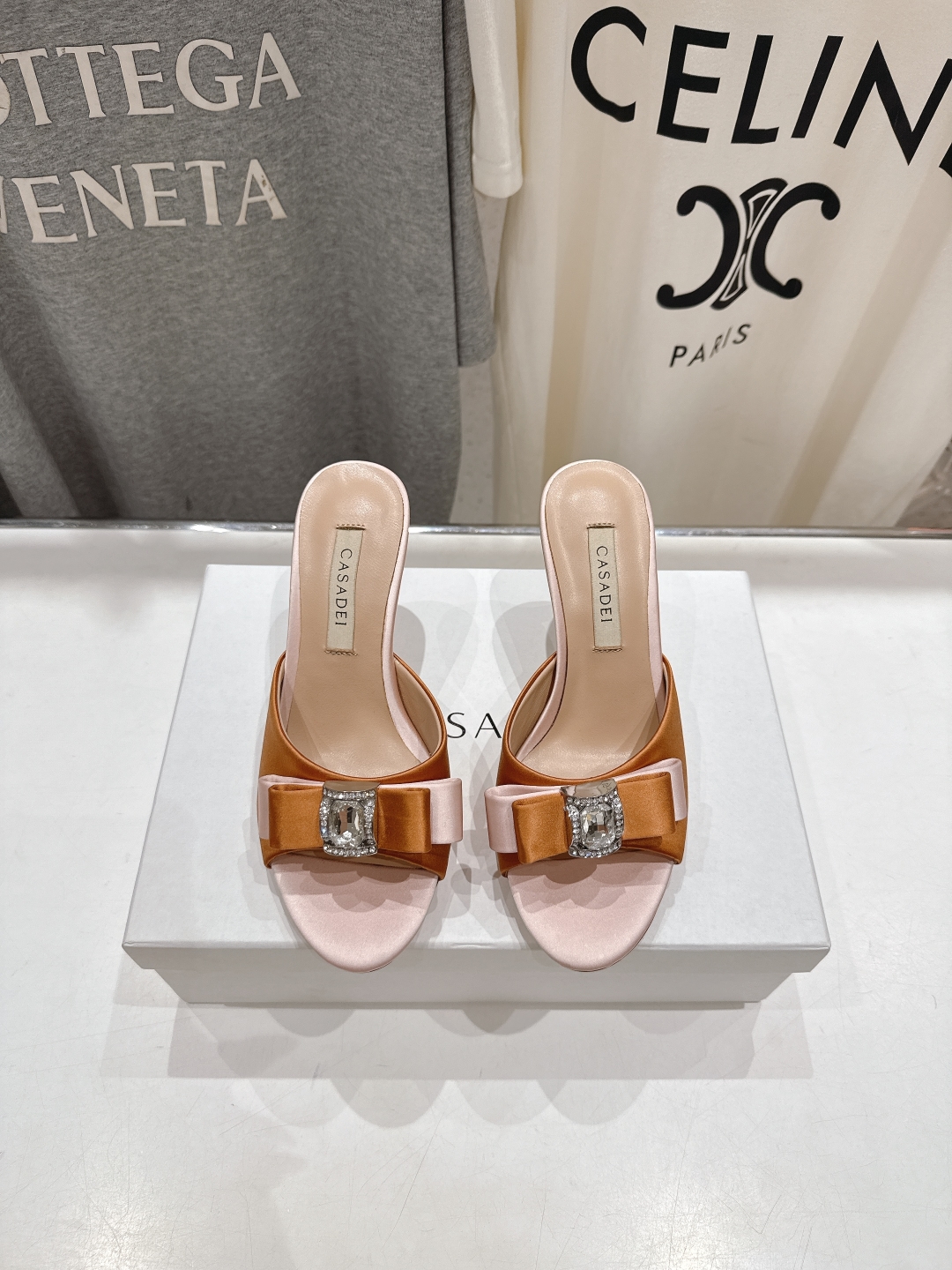 高版本出厂
  CASADEI｜卡桑帝 2025/ss 𝐧𝐞𝐰 夏季新品蝴蝶结高跟鞋拖鞋
F/W25最性