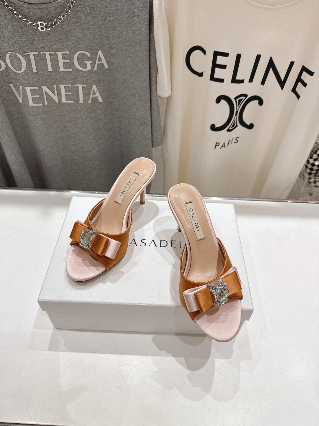 高版本出厂
  CASADEI｜卡桑帝 2025/ss 𝐧𝐞𝐰 夏季新品蝴蝶结高跟鞋拖鞋
F/W25最性