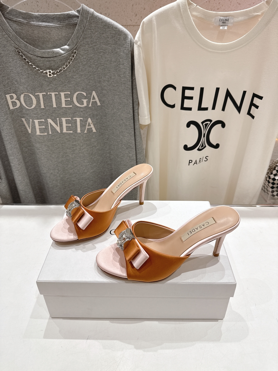 高版本出厂
  CASADEI｜卡桑帝 2025/ss 𝐧𝐞𝐰 夏季新品蝴蝶结高跟鞋拖鞋
F/W25最性