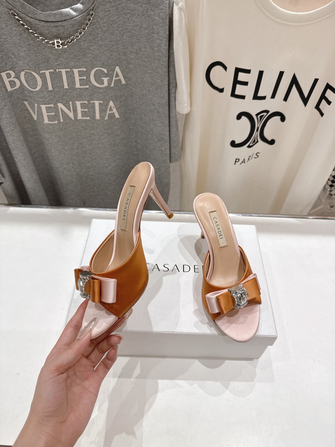 高版本出厂
  CASADEI｜卡桑帝 2025/ss 𝐧𝐞𝐰 夏季新品蝴蝶结高跟鞋拖鞋
F/W25最性