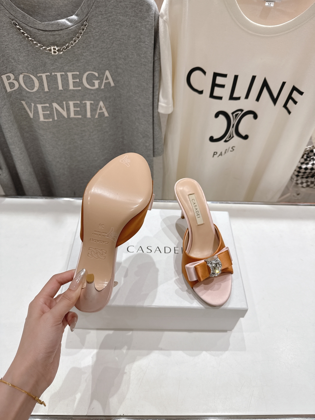 高版本出厂
  CASADEI｜卡桑帝 2025/ss 𝐧𝐞𝐰 夏季新品蝴蝶结高跟鞋拖鞋
F/W25最性