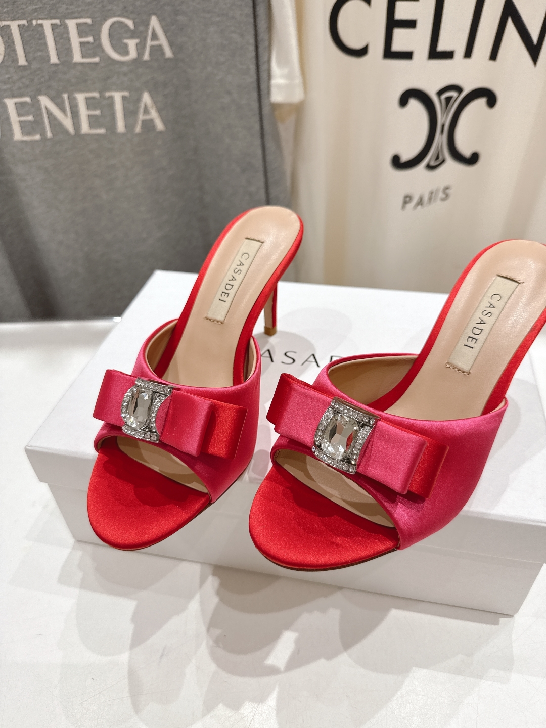 高版本出厂
  CASADEI｜卡桑帝 2025/ss 𝐧𝐞𝐰 夏季新品蝴蝶结高跟鞋拖鞋
F/W25最性