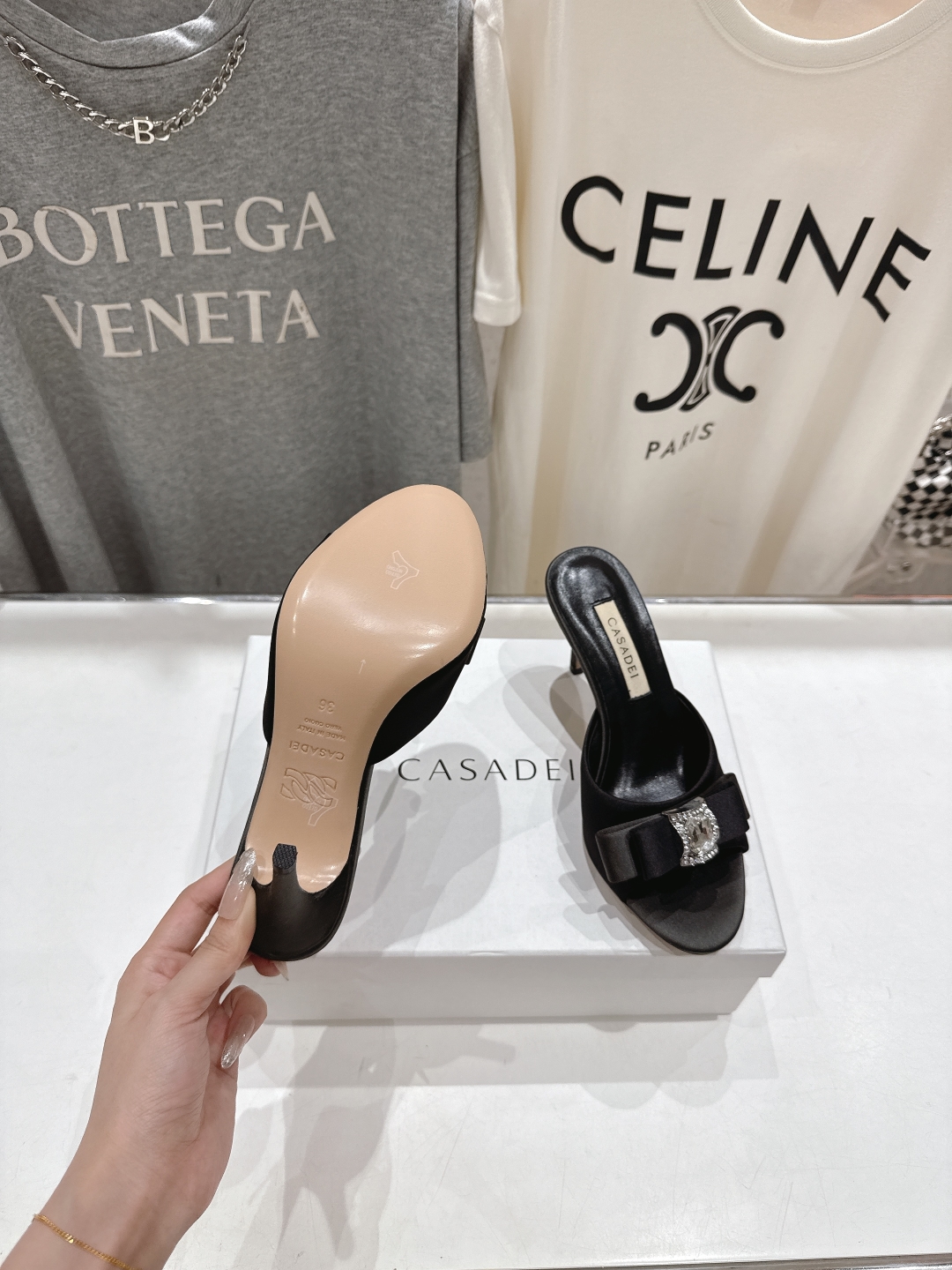 高版本出厂
  CASADEI｜卡桑帝 2025/ss 𝐧𝐞𝐰 夏季新品蝴蝶结高跟鞋拖鞋
F/W25最性