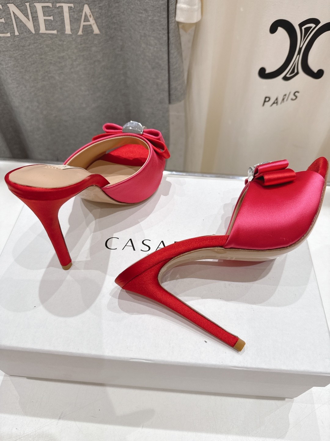 高版本出厂
  CASADEI｜卡桑帝 2025/ss 𝐧𝐞𝐰 夏季新品蝴蝶结高跟鞋拖鞋
F/W25最性