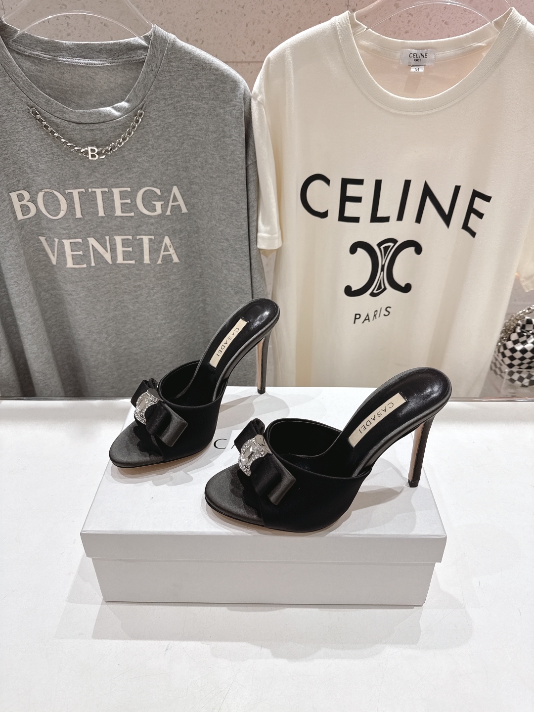 高版本出厂
  CASADEI｜卡桑帝 2025/ss 𝐧𝐞𝐰 夏季新品蝴蝶结高跟鞋拖鞋
F/W25最性