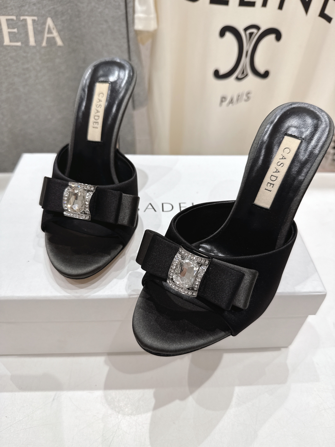 高版本出厂
  CASADEI｜卡桑帝 2025/ss 𝐧𝐞𝐰 夏季新品蝴蝶结高跟鞋拖鞋
F/W25最性