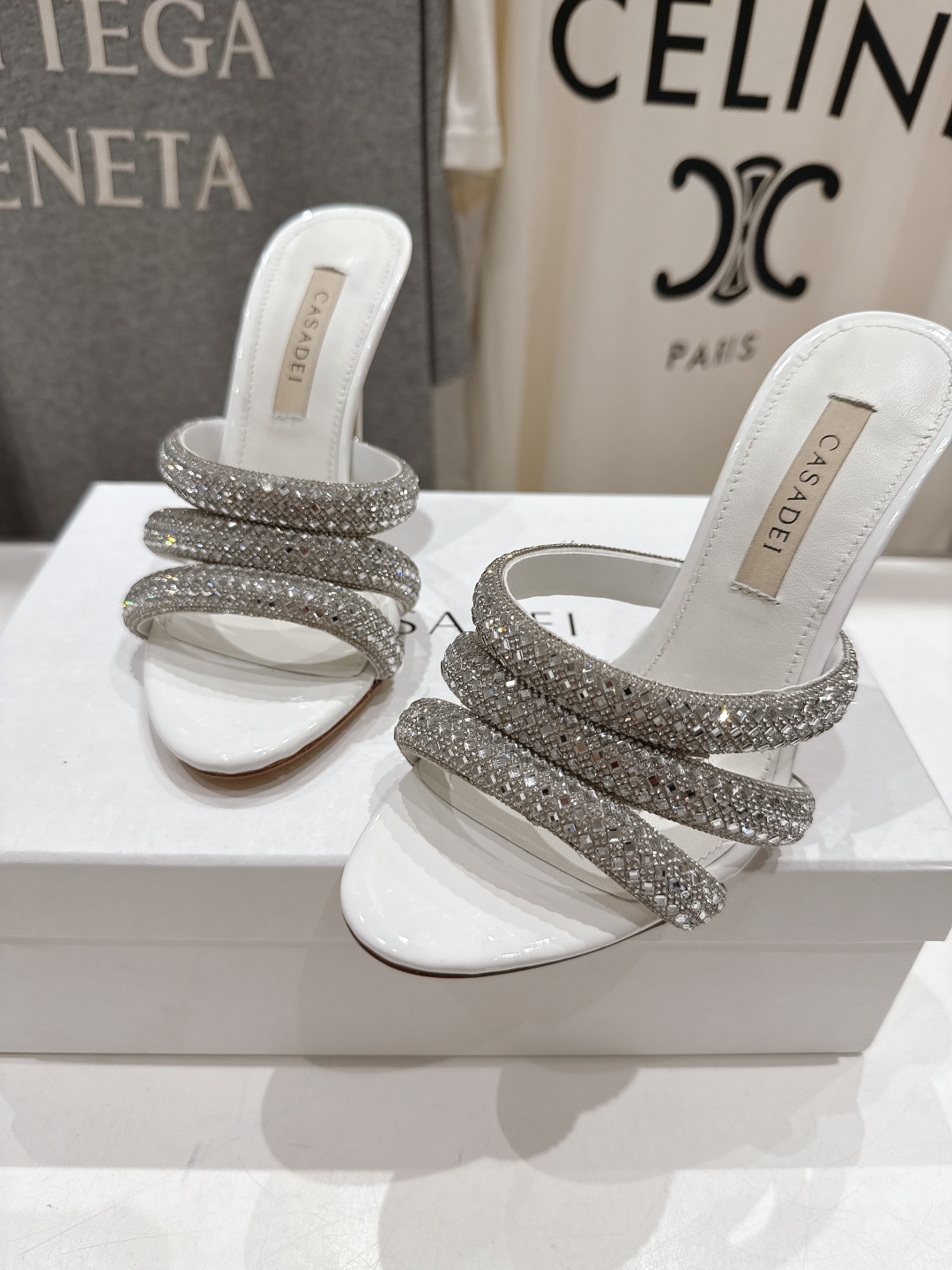 高版本出厂
  CASADEI｜卡桑帝 2025/ss 𝐧𝐞𝐰 夏季新品蝴蝶结高跟鞋拖鞋
F/W25最性