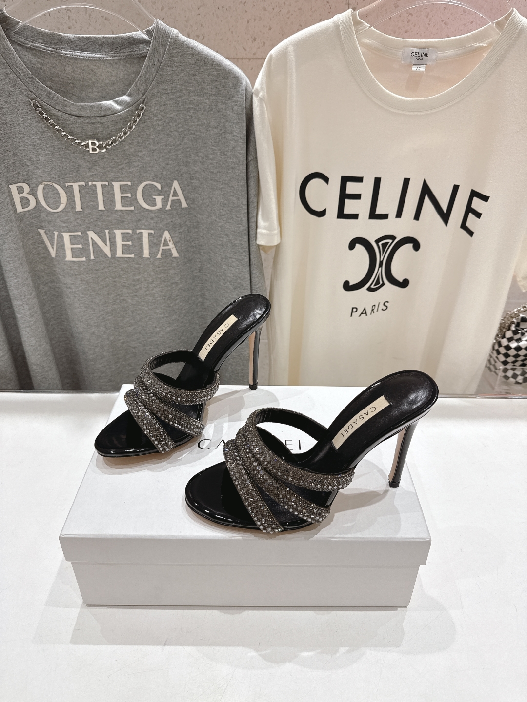 高版本出厂
  CASADEI｜卡桑帝 2025/ss 𝐧𝐞𝐰 夏季新品蝴蝶结高跟鞋拖鞋
F/W25最性