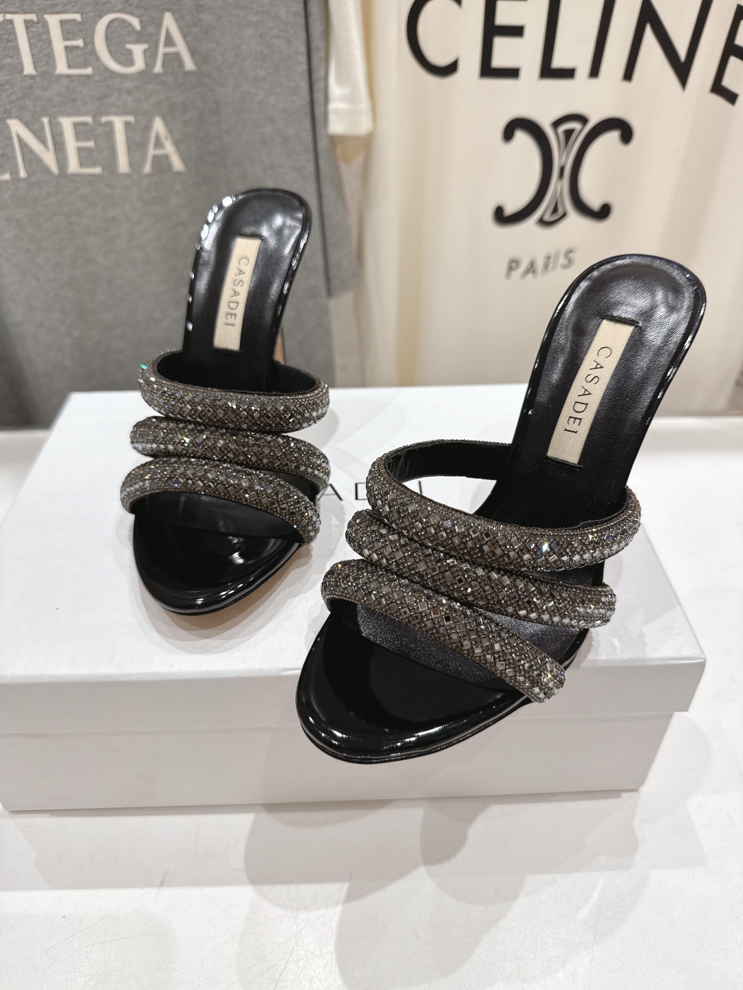 高版本出厂
  CASADEI｜卡桑帝 2025/ss 𝐧𝐞𝐰 夏季新品蝴蝶结高跟鞋拖鞋
F/W25最性