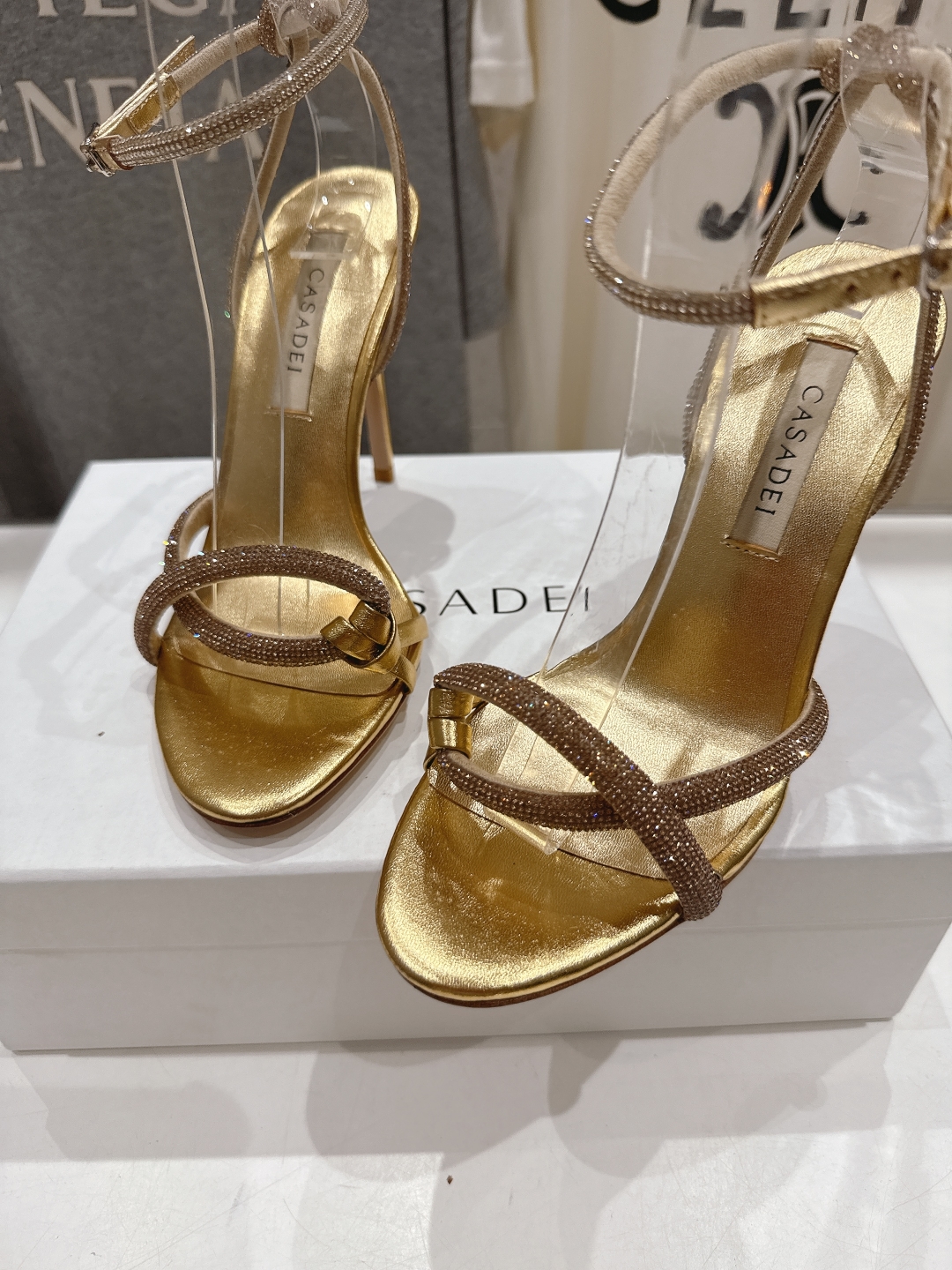 高版本出厂
  CASADEI｜卡桑帝 2025/ss 𝐧𝐞𝐰 夏季新品水晶钻高跟鞋凉鞋
F/W25最性