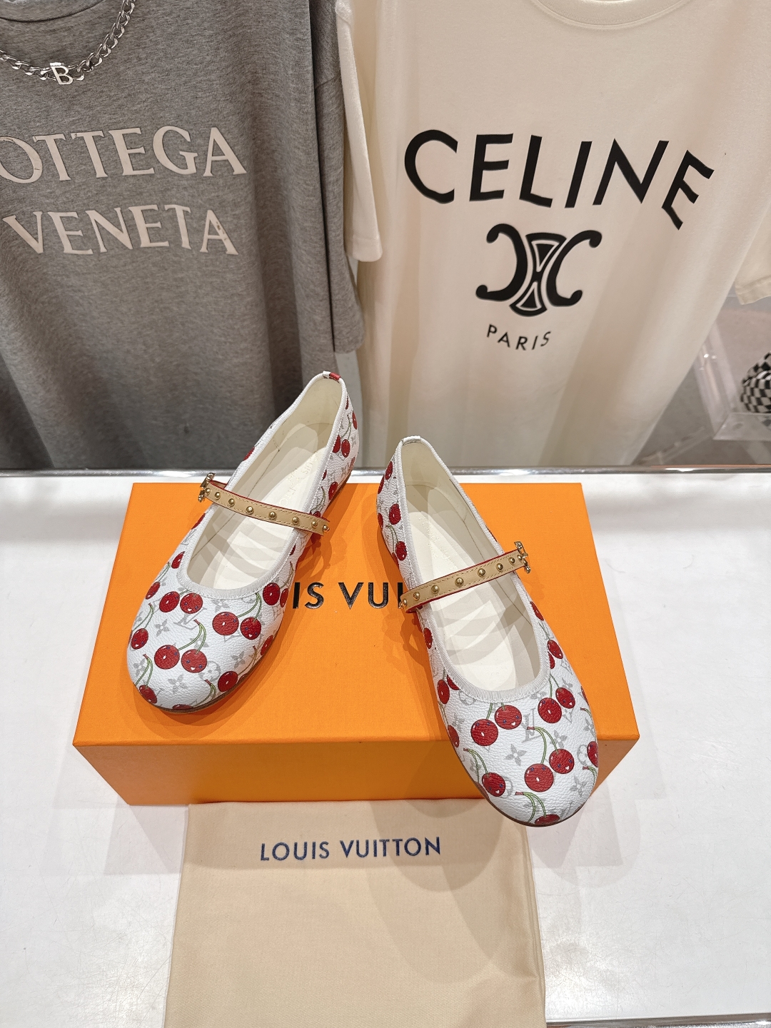 高版本出厂
  Louis Vuitton ss25 new arrival LV驴牌春夏系列玛丽珍平底