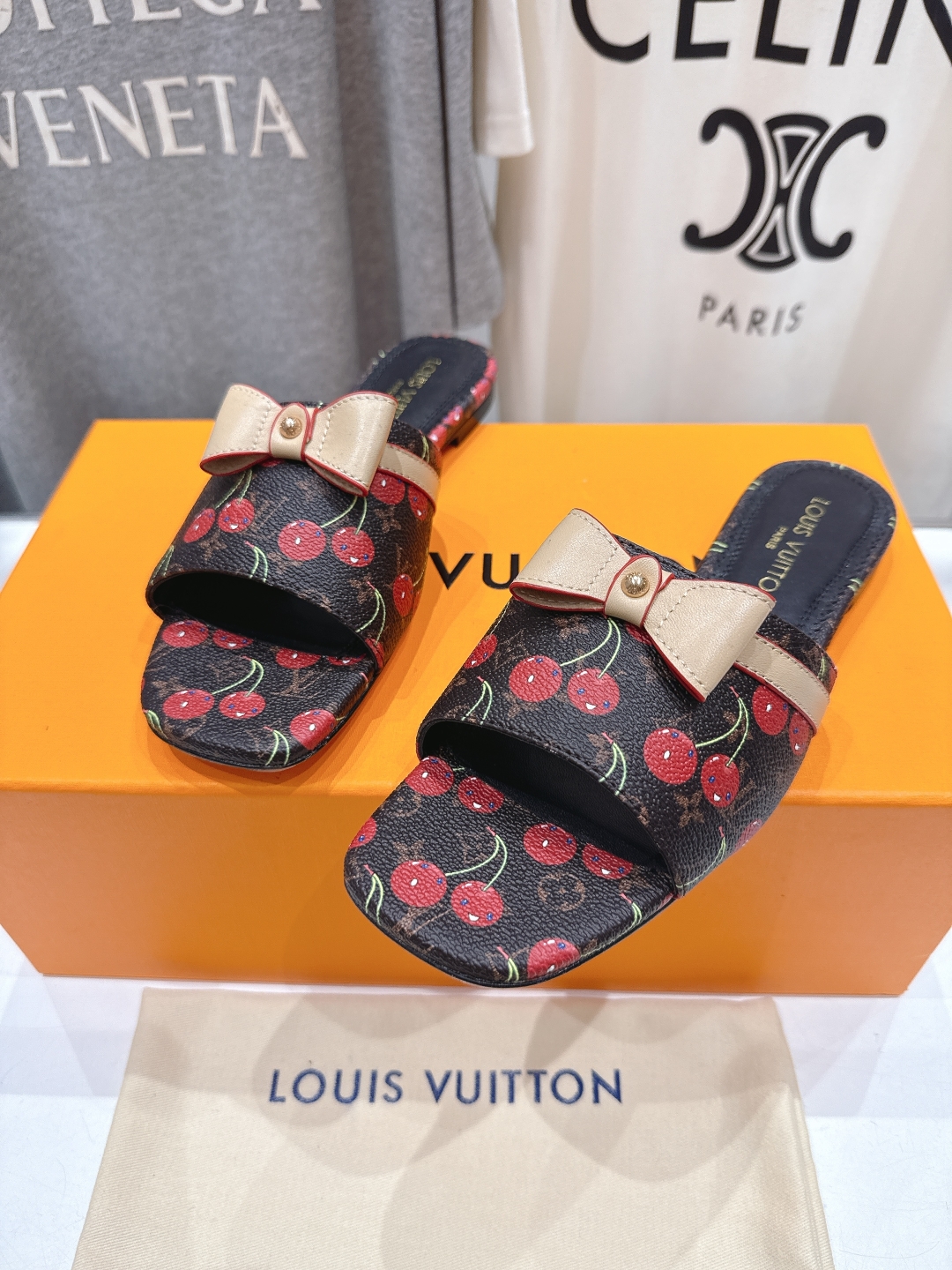 高版本出厂
  Louis Vuitton ss25 new arrival LV驴牌春夏新品系列平底拖