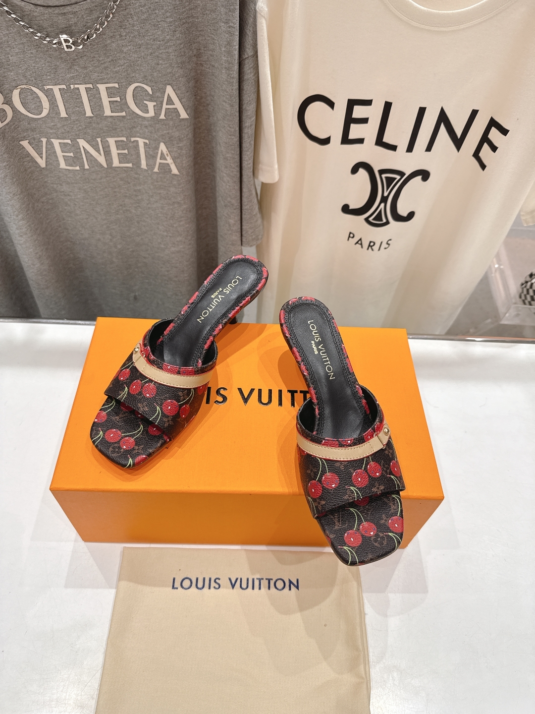高版本出厂
  Louis Vuitton ss25 new arrival LV驴牌春夏新品系列高跟拖